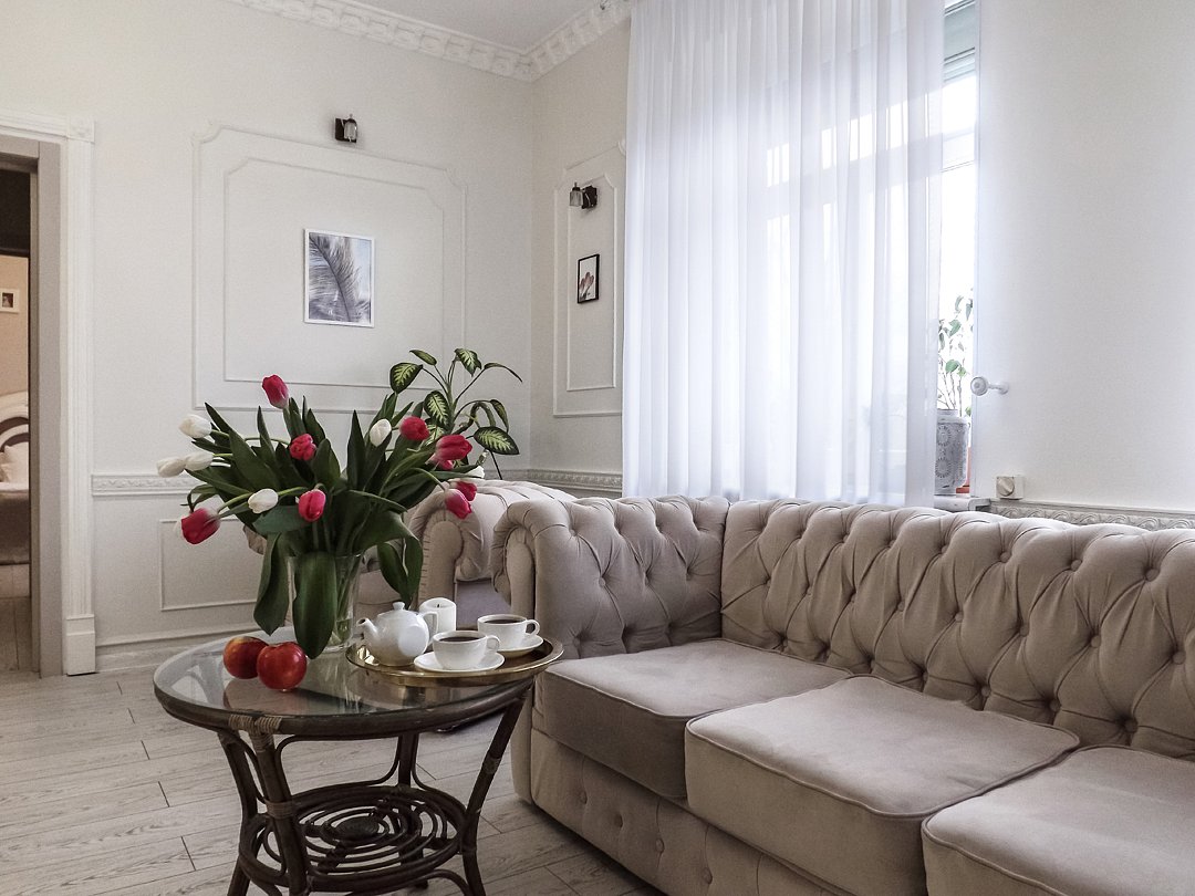 Домик 10-местный 5-комнатный (с бассейном и бильярдом)