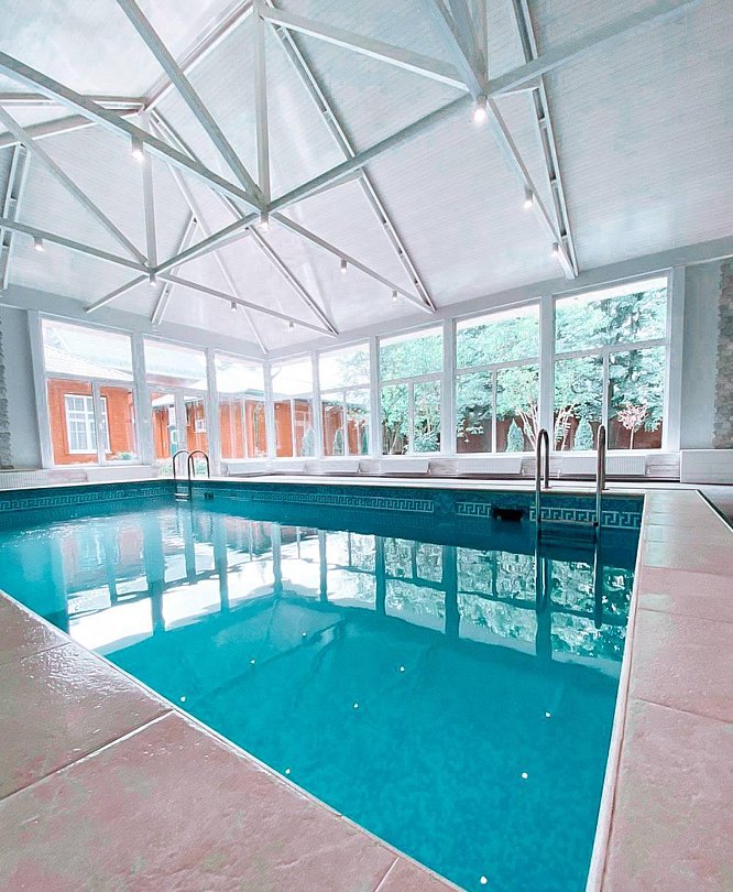 Домик 10-местный 5-комнатный (с бассейном и бильярдом)