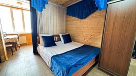 Стандартный номер с кроватью King-size и диваном, База отдыха Чегет Home, Архыз