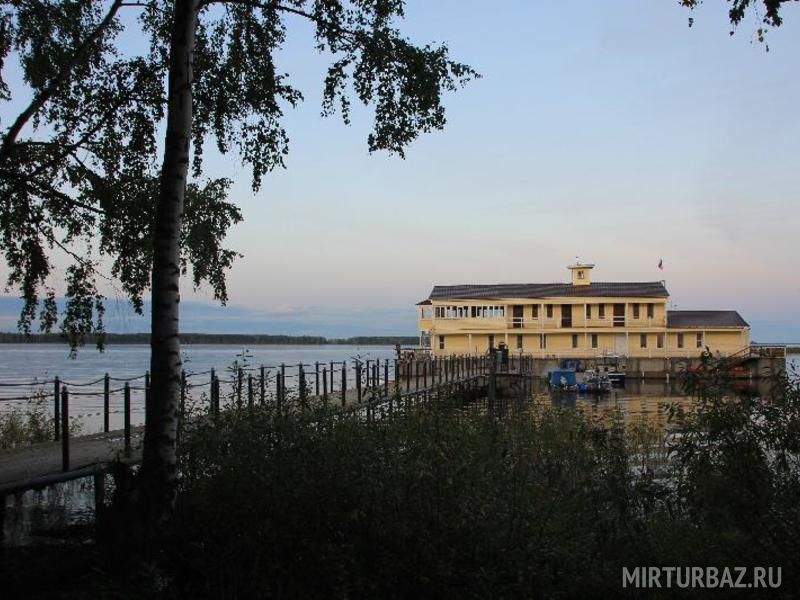 Отели на рыбинском водохранилище. Рыбинское водохранилище пансионаты. Рыбинское водохранилище турбаза. Весьегонск Рыбинский трофей. Санаторий на Рыбинском водохранилище.