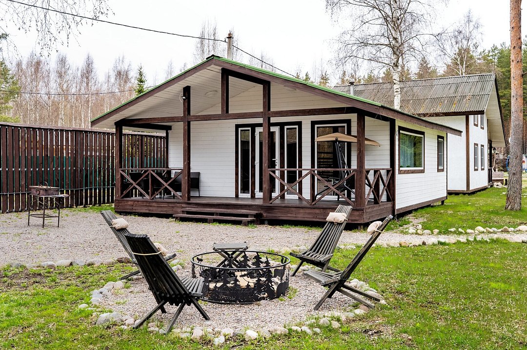 Коттедж 5-местный 2-комнатный (с террасой и панорамными окнами)