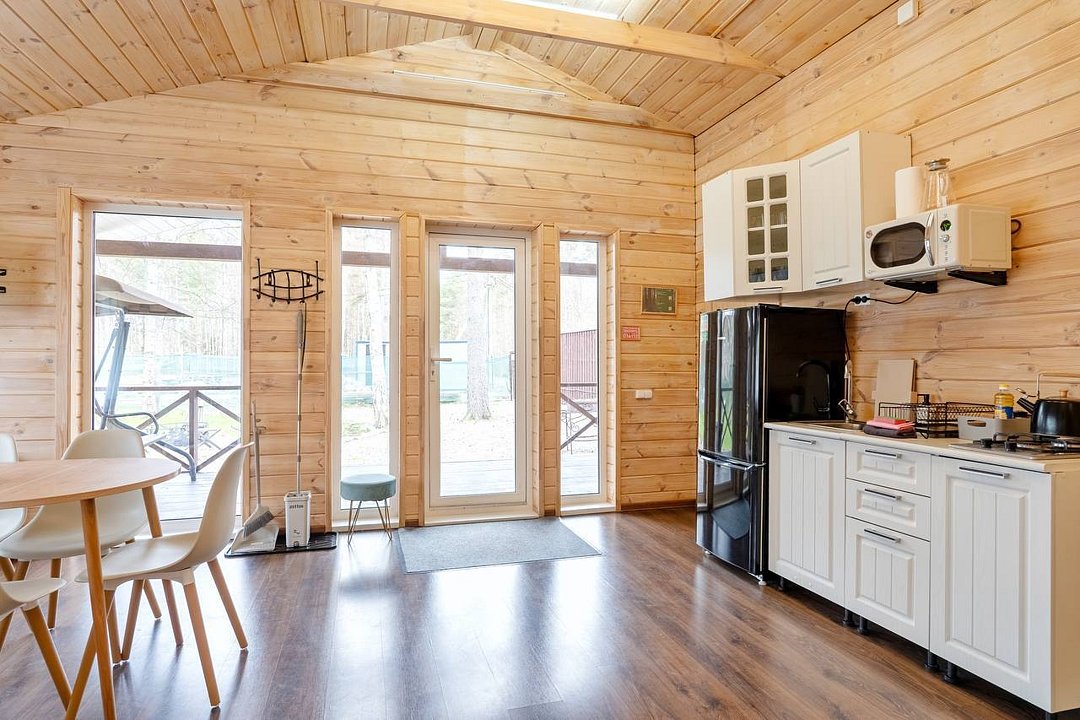 Коттедж 5-местный 2-комнатный (с террасой и панорамными окнами)