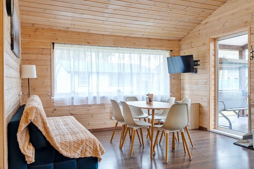 Коттедж 5-местный 2-комнатный (с террасой и панорамными окнами)