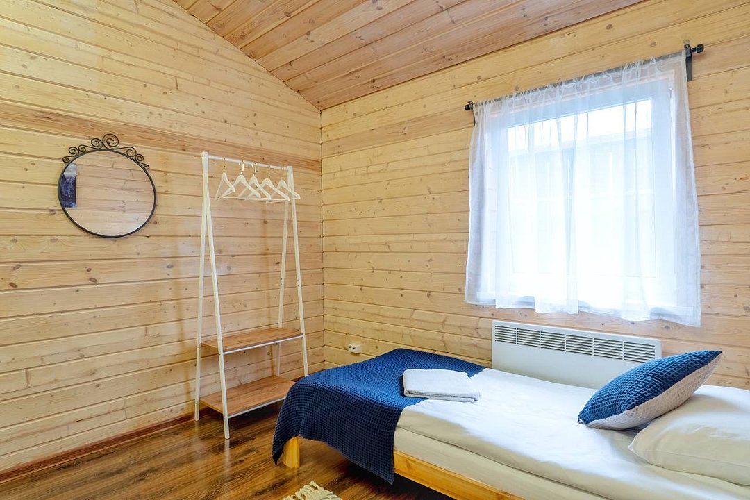 Коттедж 5-местный 2-комнатный (с террасой и панорамными окнами)