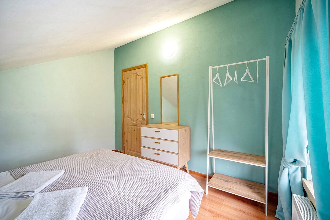 Коттедж 7-местный 3-комнатный 2-этажный (с баней)