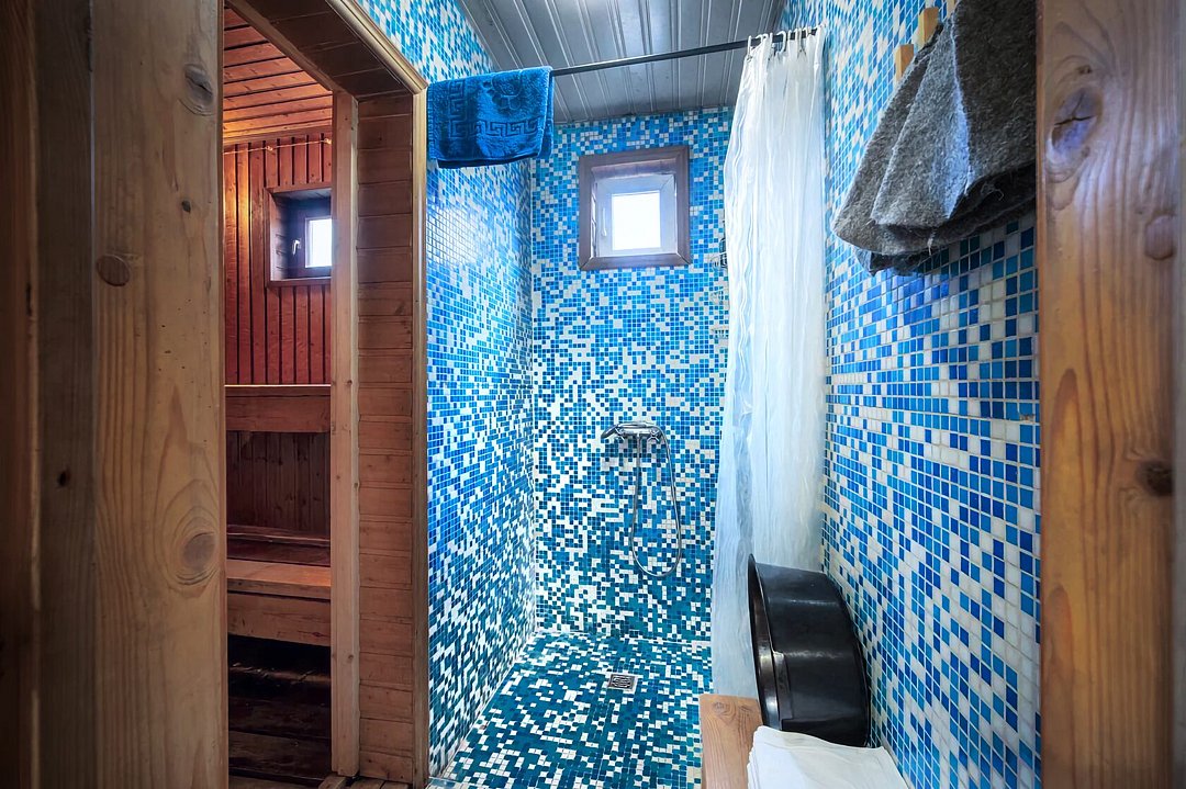 Коттедж 7-местный 3-комнатный 2-этажный (с баней)