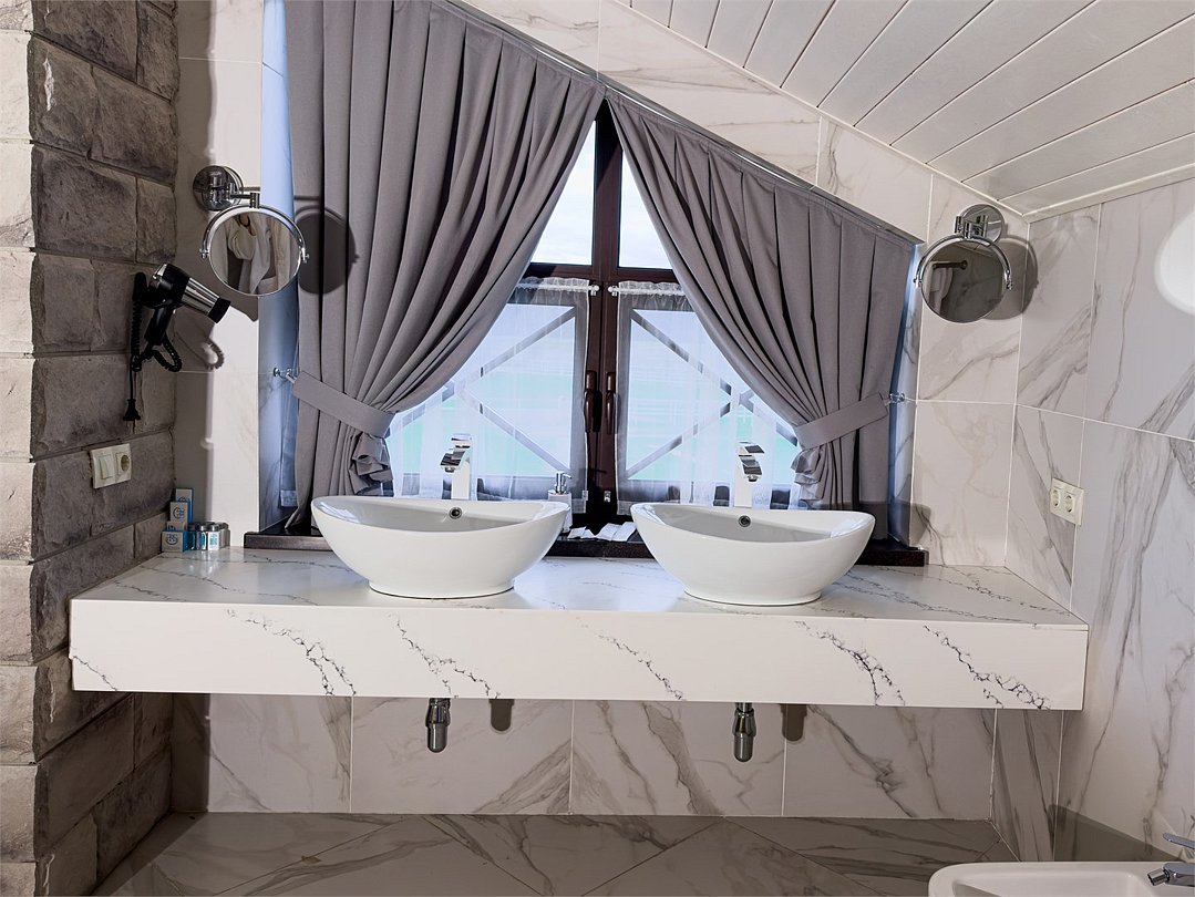 Люкс 2-местный Белый