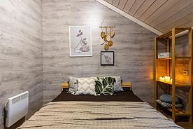 Двухместный коттедж Superior двуспальная кровать, Частный дом 1 Eliza Home с баней для большой компании, поселок Сосново