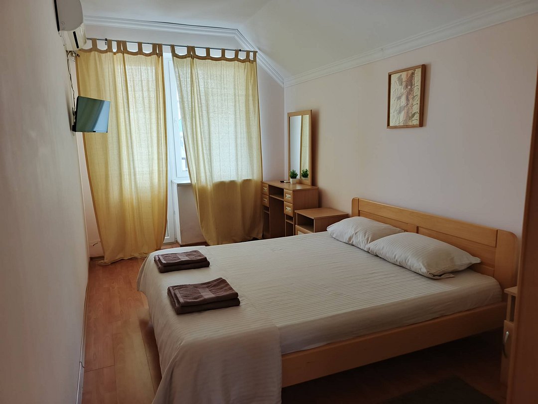 Таунхаус 8-местный (3 этажный)