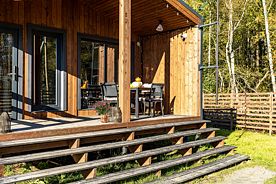 Коттедж с 2 комнатами с балконом, Частный дом Teplo house дом Лукоморье, деревня Васильево