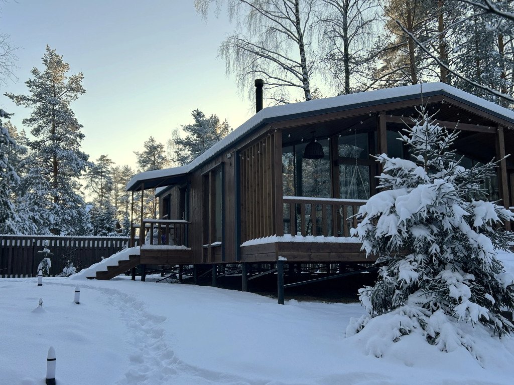 Частный дом у озера с террасой Сосновый дом, Ленинградская область: фото 3
