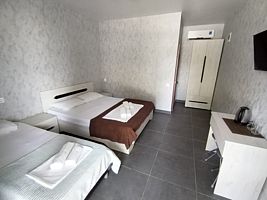 Стандарт 3-местный 1-комнатный стандарт новый корпус, Гостевой комплекс Три тополя , Пицунда