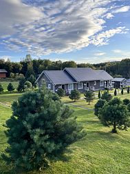 Частный дом у реки 1