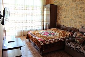Улучшенный с балконом и видом на горы и бассейн, Гостевой дом Аида, Адлер