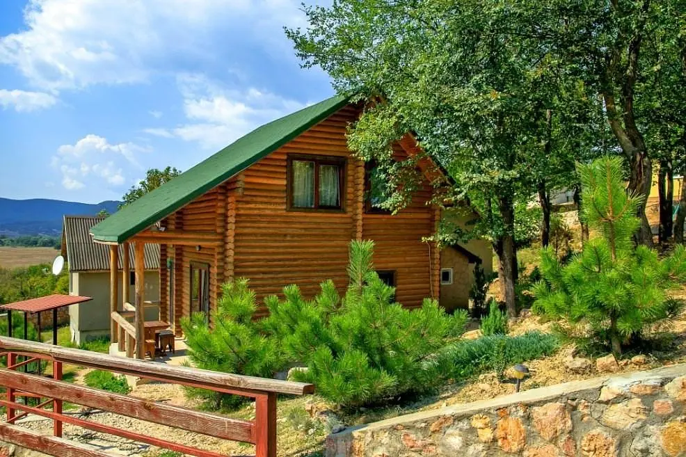 Усадьба Белый остров, село Орлиное, Крым