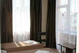Стандартный 3 х местный номер с балконом, Гостевой дом Кипарис, Анапа