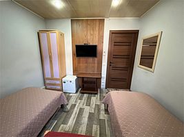 Номер Эконом 2 односпальные кровати и кресло кровать, Гостевой дом Мира, Сочи