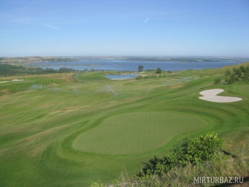 поле для гольфа