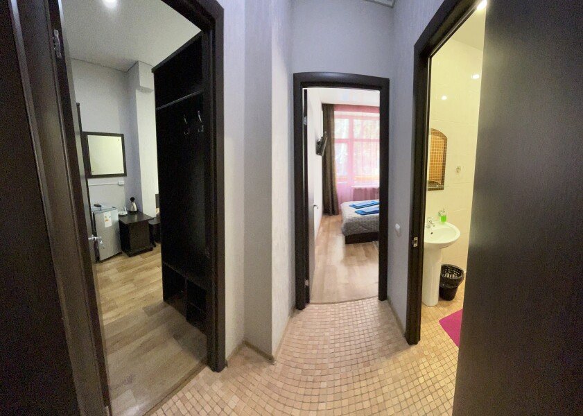 Блочный 5-местный 2-комнатный