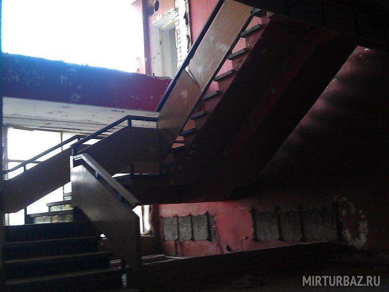 внутри здания