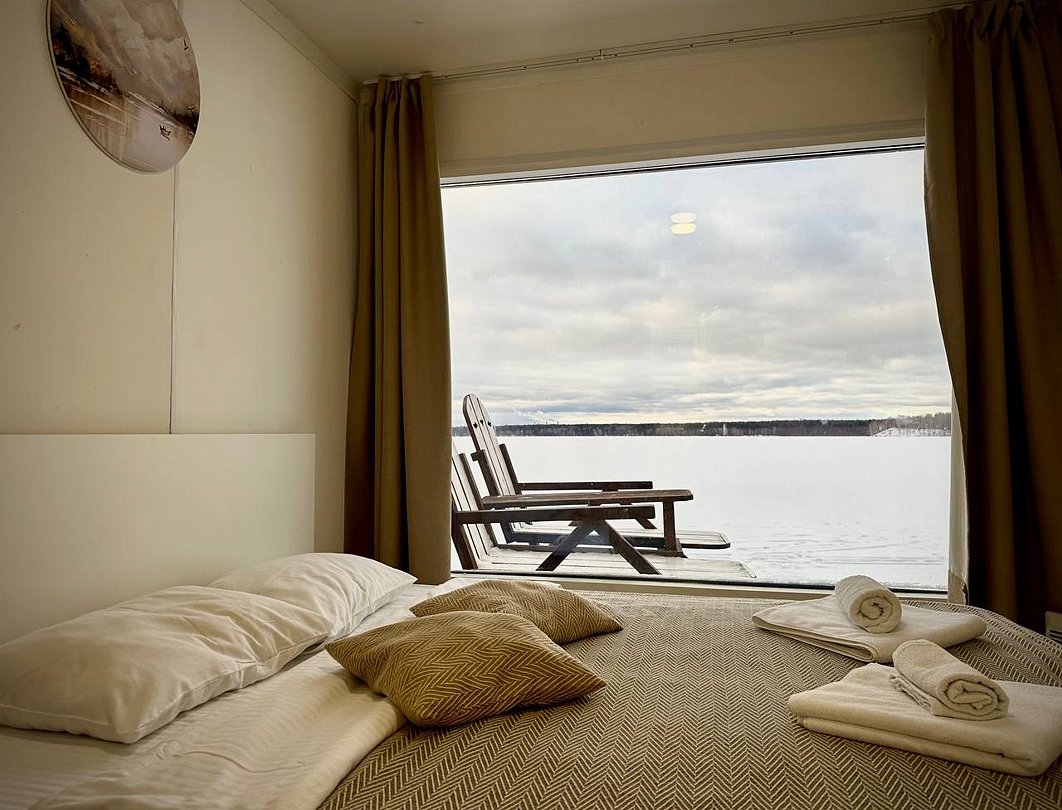 Домик 4-местный 2-комнатный №3 (вид на озеро)