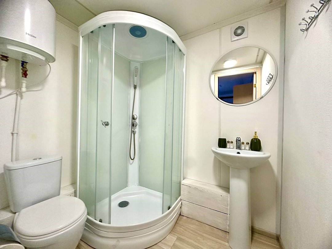 Домик 4-местный 2-комнатный №7 (вид на озеро)