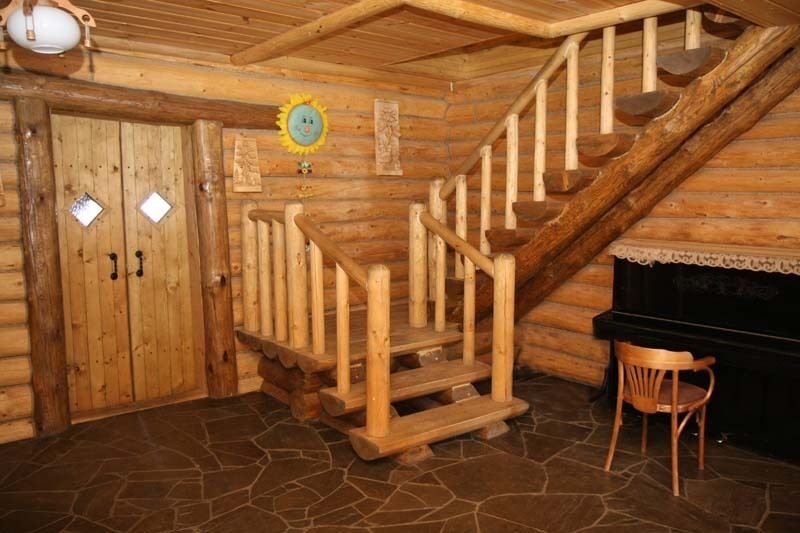 Лестница на второй этаж