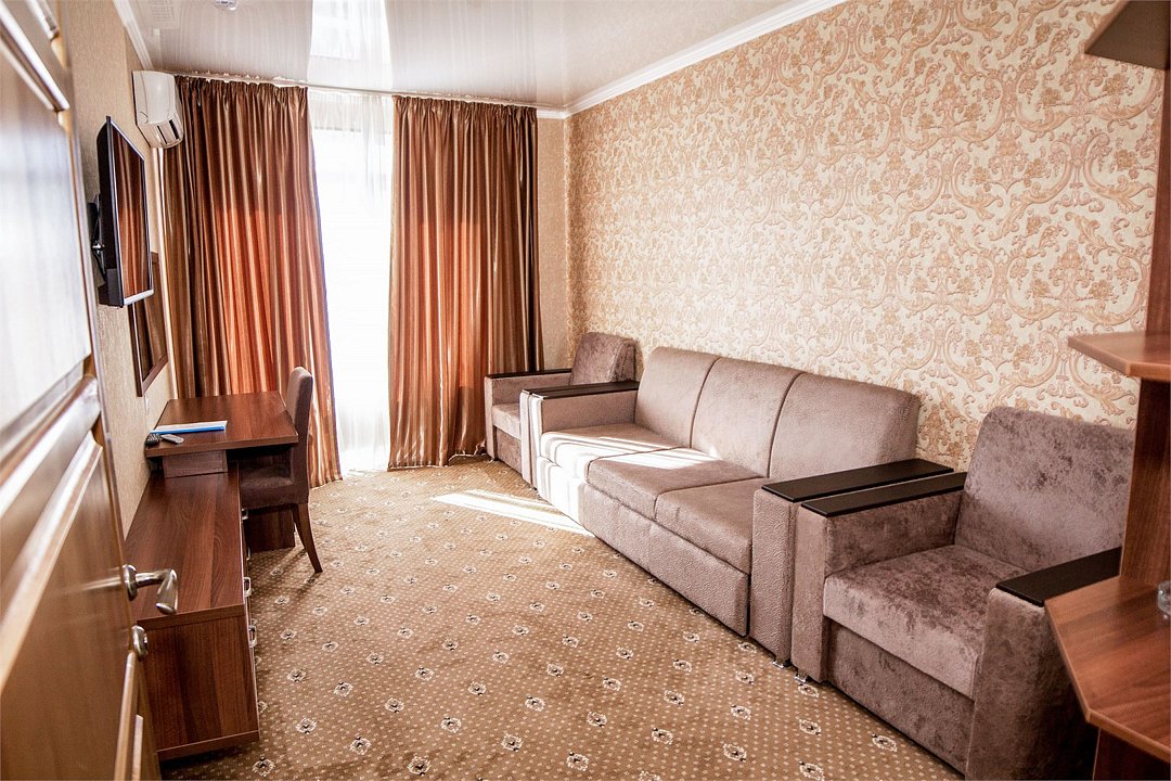 Делюкс 2-местный 2-комнатный (1-категории, корпус 2)