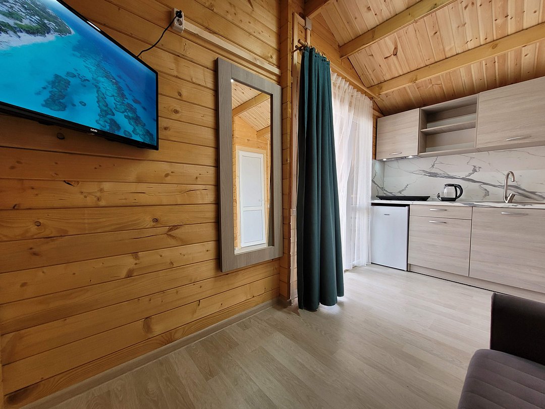 Домик 4-местный 2-комнатный (с кухней)