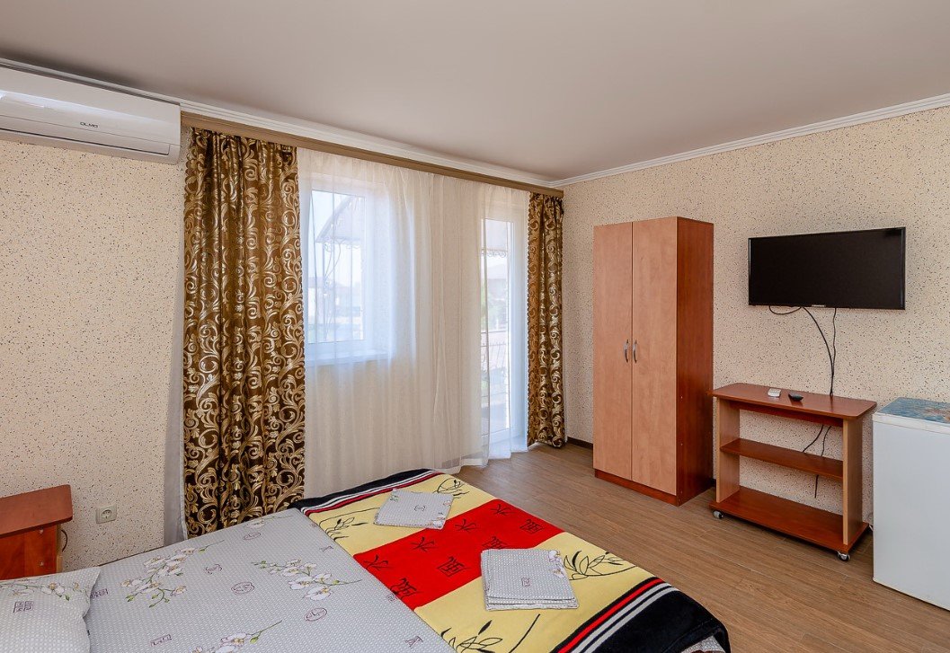 Номер 6-местный 2-комнатный (с кухней и балконом, 3 этаж)