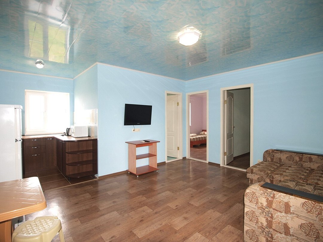 Номер 6-местный 3-комнатный (с кухней , 2 этаж)