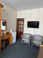 Двухкомнатный семейный номер с одной двуспальной и тремя односпальными кроватями, Гостевой дом Baikal Best Edelweiss, Байкальск