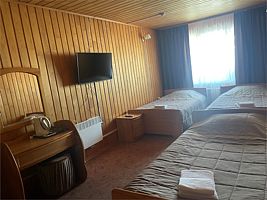 Трехместный номер с тремя раздельными односпальными кроватями, Гостевой дом Baikal Best Edelweiss, Байкальск