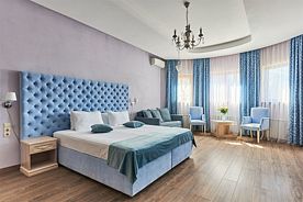 Улучшенный с видом на бассейн и на горы, Гостевой дом Alm House, Красная поляна