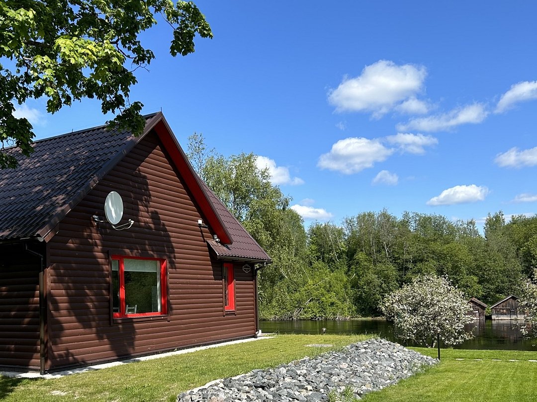 Частный дом на берегу реки, поселок Ляскеля, Республика Карелия