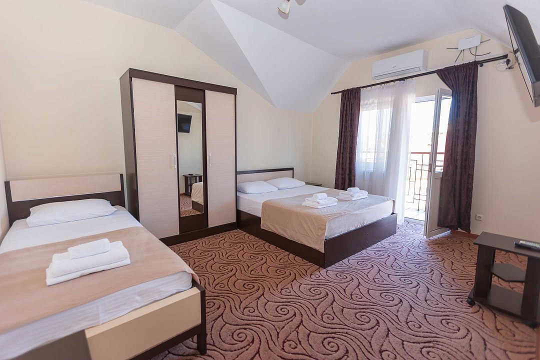 Апартаменты 6-местный 3-комнатный (2 этаж, №3,4)