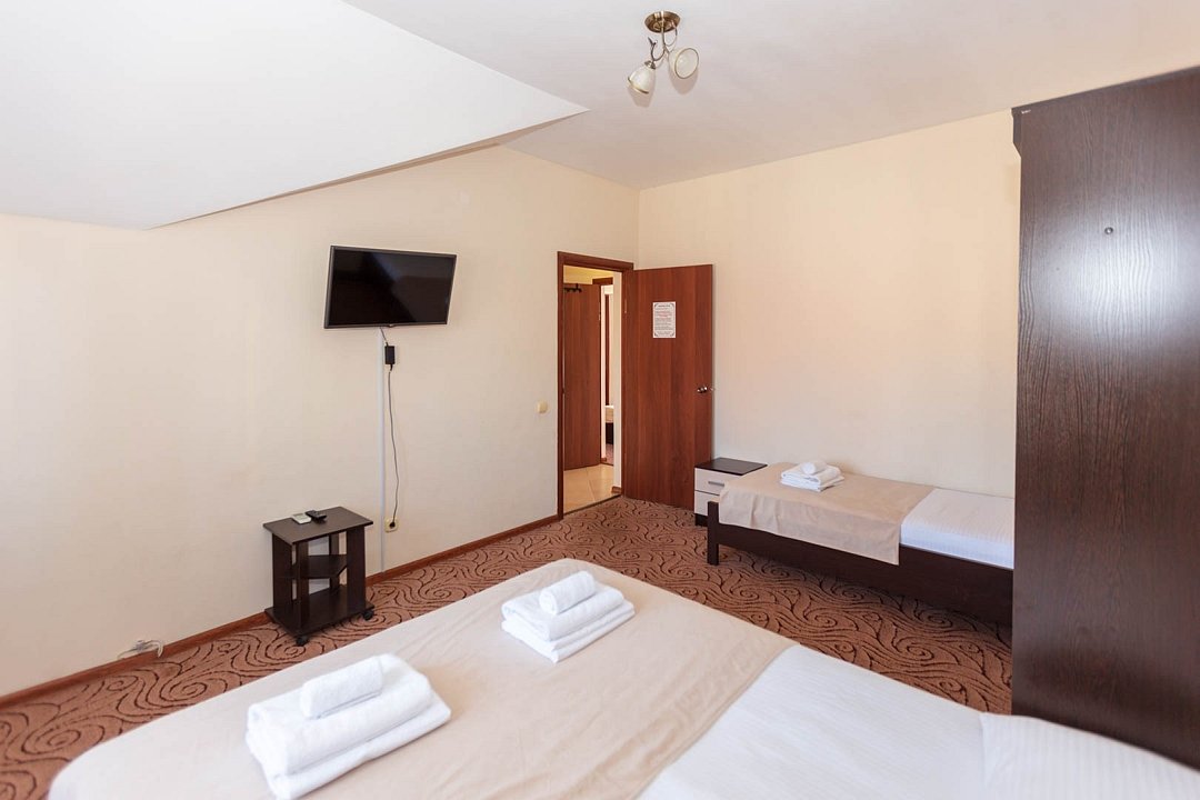 Апартаменты 6-местный 3-комнатный (2 этаж, №3,4)