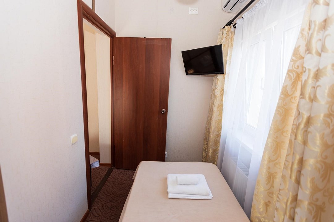 Апартаменты 6-местный 3-комнатный (2 этаж, №3,4)