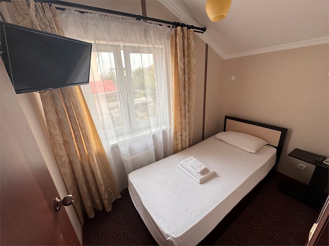 Апартаменты 6-местный 3-комнатный (2 этаж, №3,4)