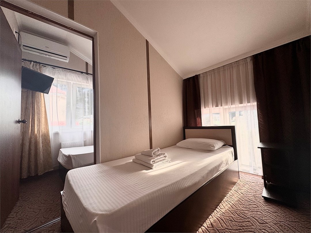 Апартаменты 6-местный 3-комнатный (2 этаж, №3,4)