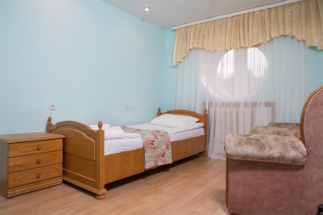 Джуниор сюит 3-местный 3-комнатный (без балкона)