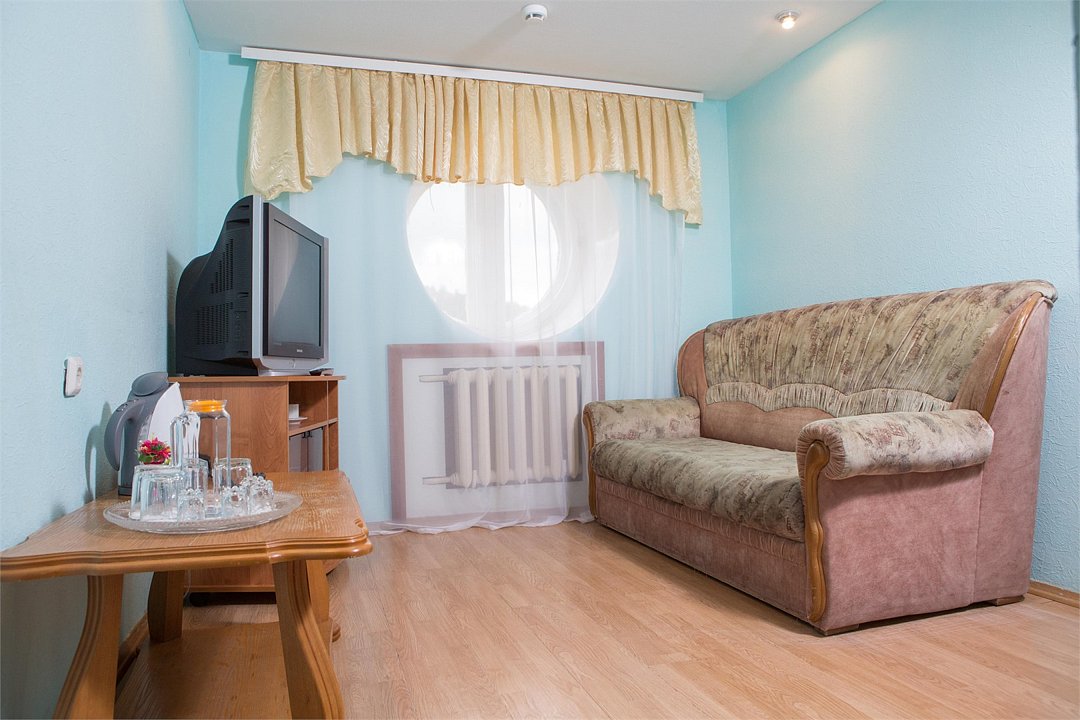 Джуниор сюит 3-местный 3-комнатный (без балкона)