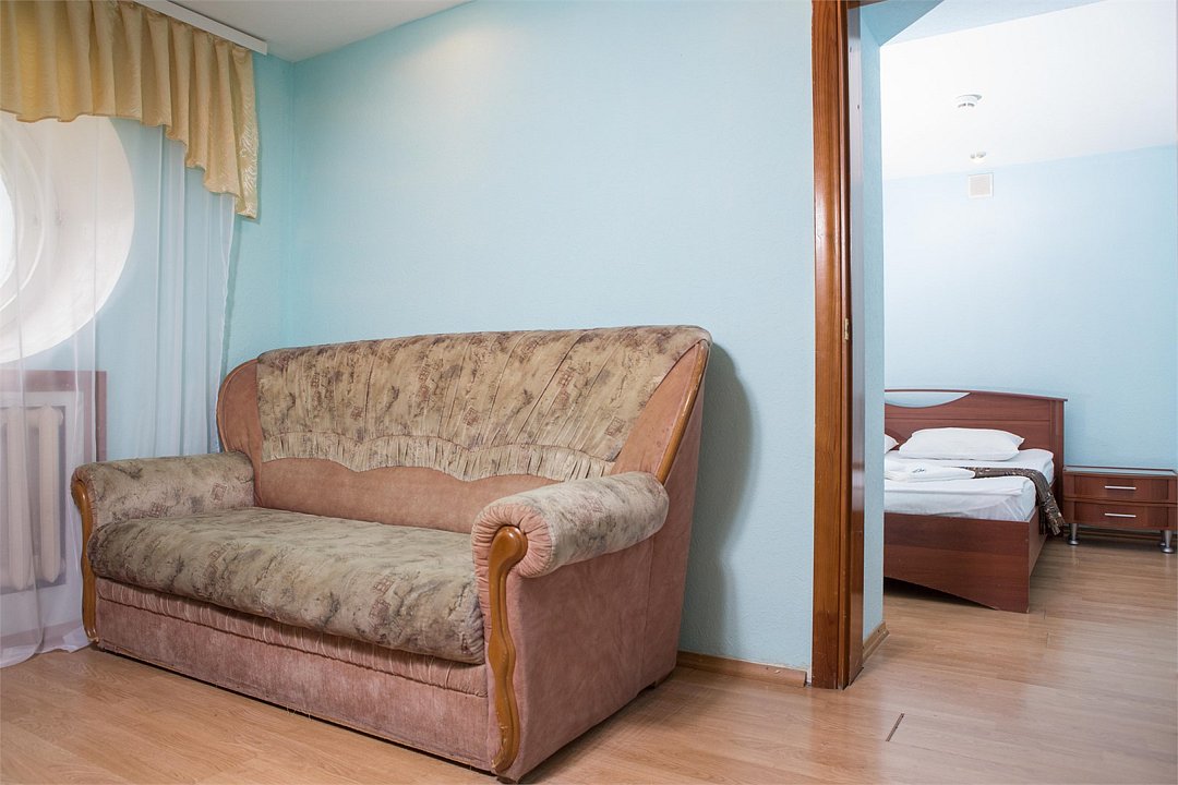 Джуниор сюит 3-местный 3-комнатный (без балкона)