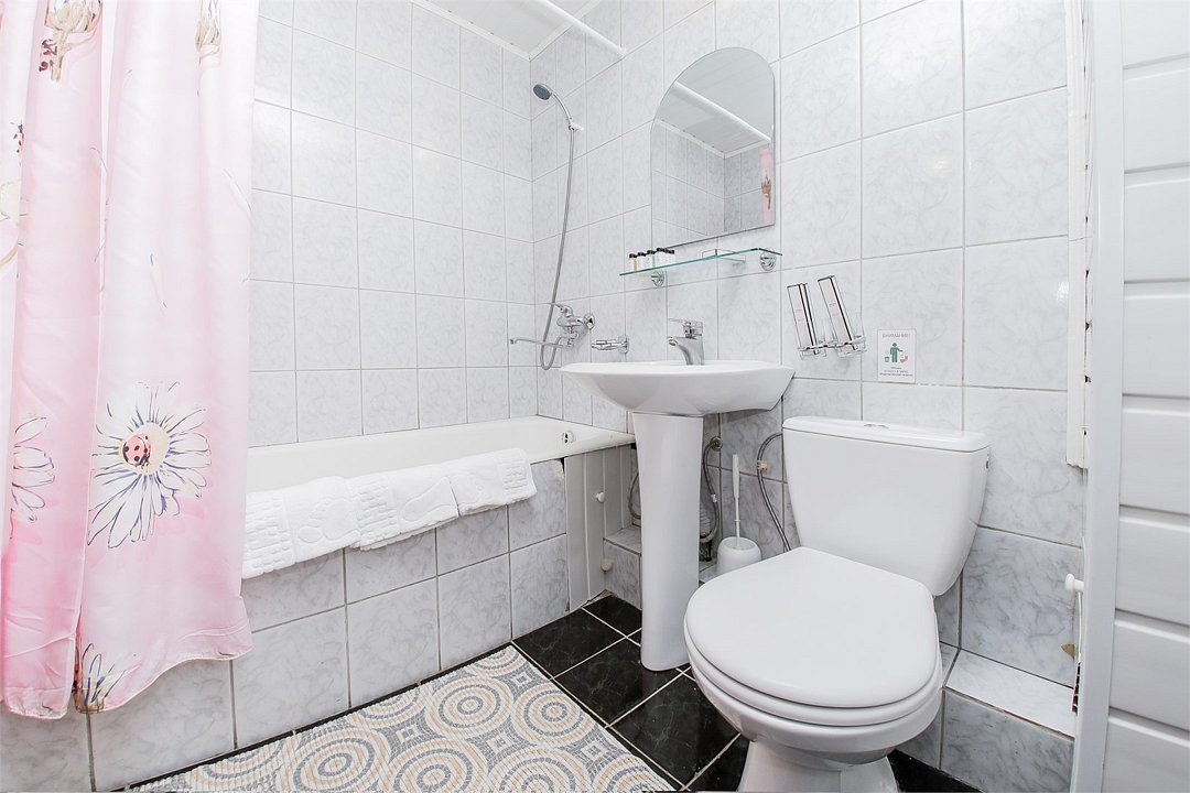 Джуниор сюит 3-местный 3-комнатный (без балкона)