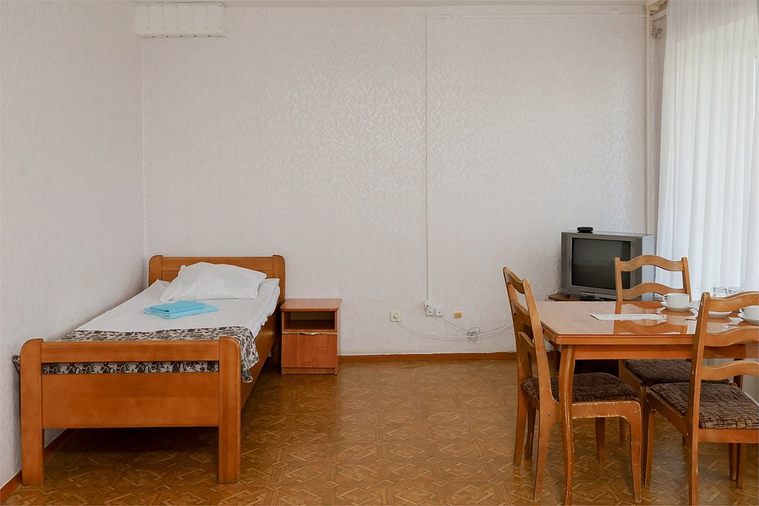 Стандартный 3-местный (с балконом) Фестивальная