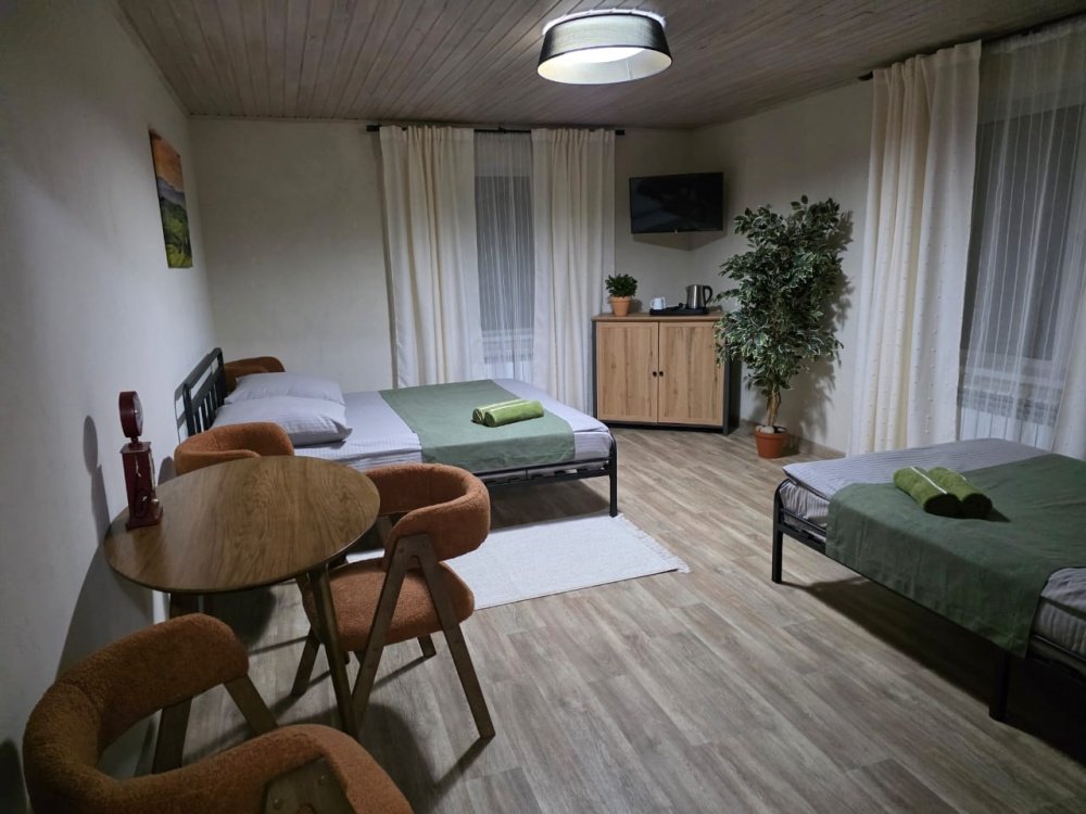 Стандартный 4-местный с удобствами №2 (2 этаж)