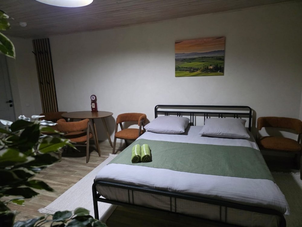 Стандартный 4-местный с удобствами №2 (2 этаж)