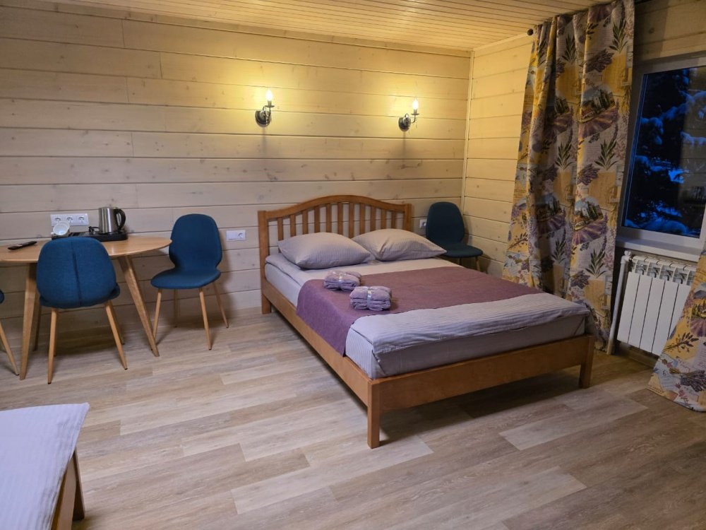 Стандартный 4-местный с удобствами №6 (3 этаж)