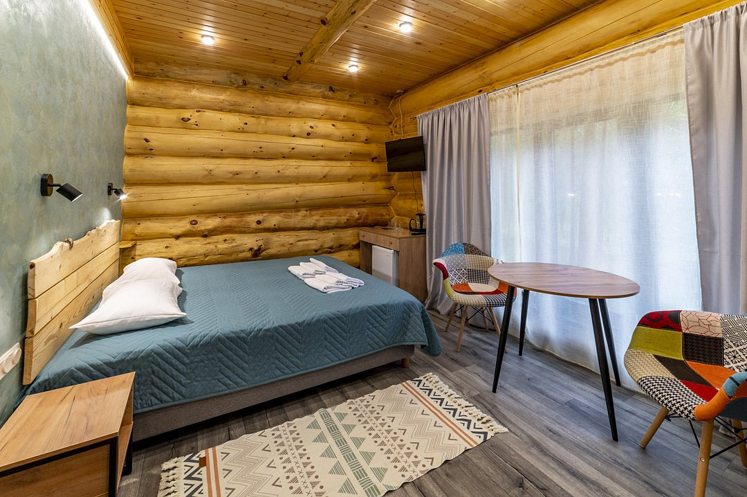 Номер 2-местный К4 (1 этаж, вид на озеро)