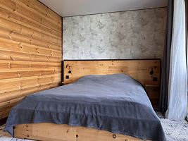 Двухкомнатный номер с балконом (боковой вид на озеро) Номера: 21, Усадьба Ару-кёль, Турочакский район